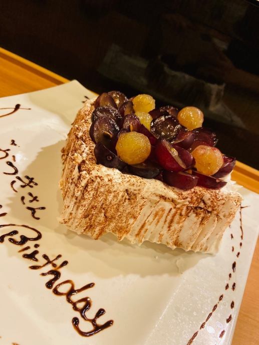 誕生日 ホールケーキでサプライズ演出 バースデーコース100分飲み放題 7品で3000円 お肉料理 パスタ ピッコロマーゴ