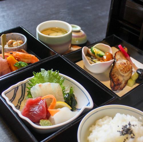 選べる各種御膳セット（銀だら/華月/手提げ　など)