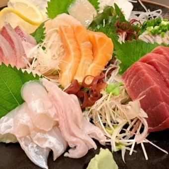 Assorted sashimi