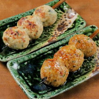 Handmade chicken meatballs (salt/sauce) 1 skewer