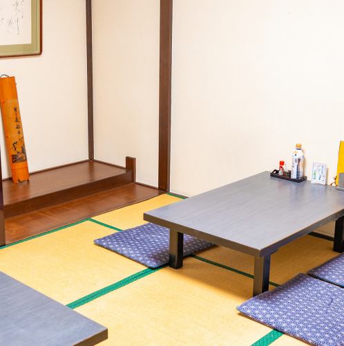 お座敷は最大20名様までご案内可能です。ご宴会の際は個室としてご利用いただけます。他のお席と離れているので、気兼ねなくゆったりとお過ごしください。