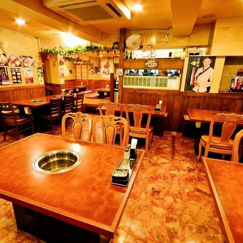 Convenient table seat / spacious spacious room ♪