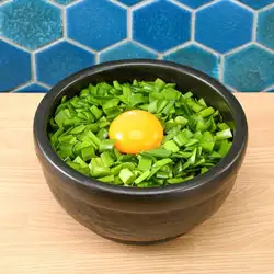 Chive and egg stir-fried noodles (2 servings)