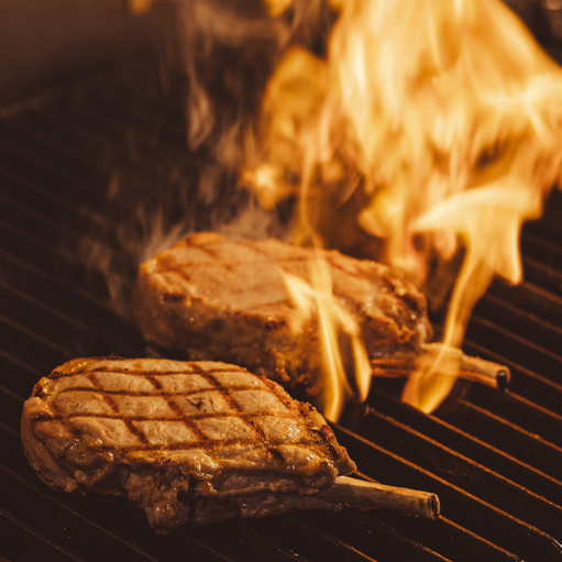 We offer dishes made with carefully selected ingredients! All-you-can-eat bread is also available.