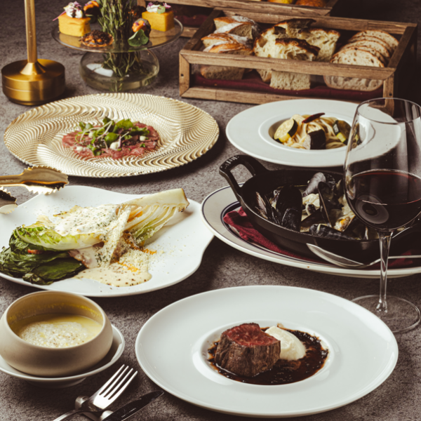 ～盡情享用季節限定 Saison 套餐～ 共 12 道菜品，5,500 日圓（含稅） ※提供無限暢飲