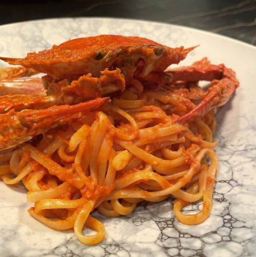 통째로 건너 게의 토마토 파스타