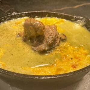 牡蠣のオープンオムレツ　サルサ・ヴェルデ