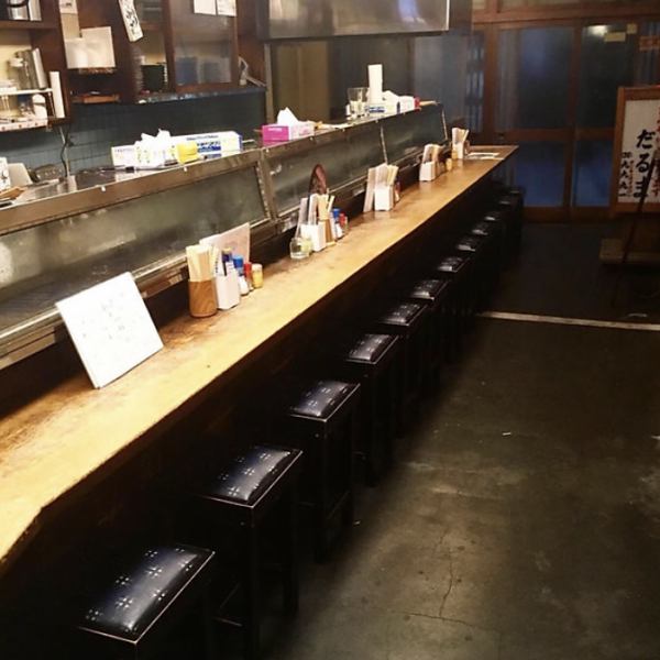 [Counter Seats] We also have counter seats that are perfect for solo guests or small groups.Please relax and enjoy our izakaya menu.