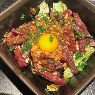 馬肉ユッケ