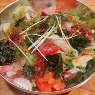 具沢山海鮮サラダ