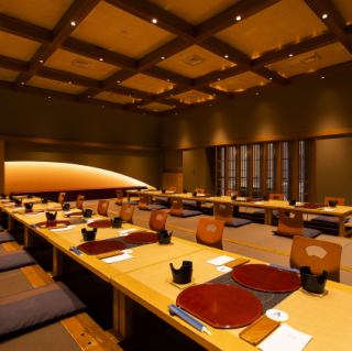 ---"Ohiroma"--- A large hall with horigotatsu.There are 11 tables that can be used by 1 to 4 people, and can accommodate up to 44 people.There is also a partition, so you can eat without worrying about your surroundings.Of course, it is also possible to reserve a charter for a group, so please feel free to contact us!