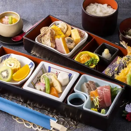 【午餐】双层便当“十和田” 3000日元（含税）