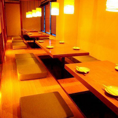 [Private room with sunken kotatsu] We fully support all kinds of banquets from 5 to 70 people in our private room with sunken kotatsu seats ◎The interior is filled with the warmth of wood... ♪ It is also possible to separate the seats.Private rooms by the window with an open feel overlooking the city of Sannomiya are popular.