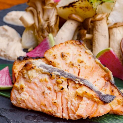 ●知床サーモンの味噌漬け焼と季節野菜