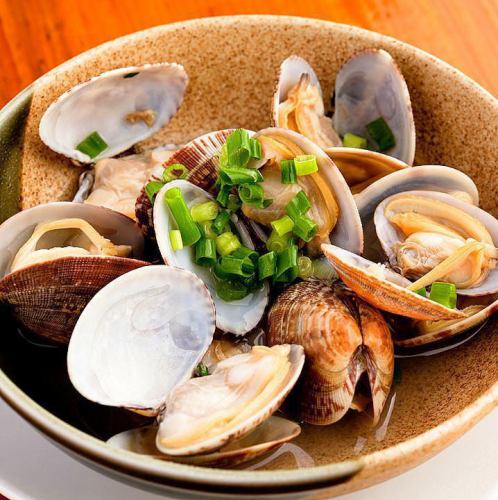 Sake-steamed clams / buttered clams / stewed beef tendon