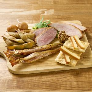 5種燻製食品拼盤