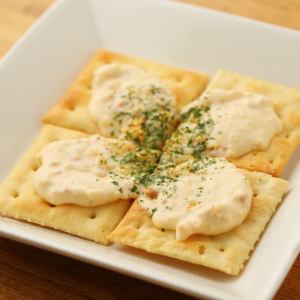 Smoked tartar crackers