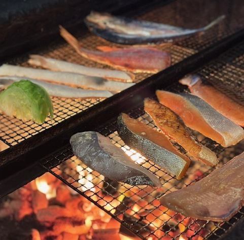 A luxurious Japanese restaurant where you can enjoy the exquisite flavor of the ingredients as they are, with the chefs showcasing the finest grilling techniques.
