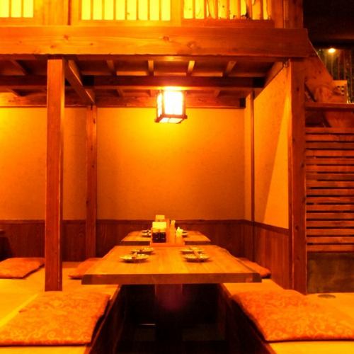 古き良き日本家屋を思わせる空間。仲間内で気兼ねなくお食事やご宴会をお楽しみください！