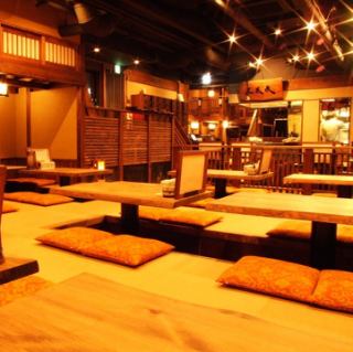 A tatami room horigotatsu that can accommodate up to 50 people.Take off your shoes and relax.