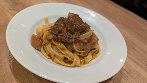 牛テールとポルチーニのラグーソース タリアテッレ