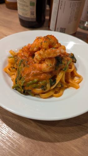 赤海老とほうれん草のトマトクリームソース