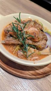 豚スペアリブとキャベツのカッソーラ