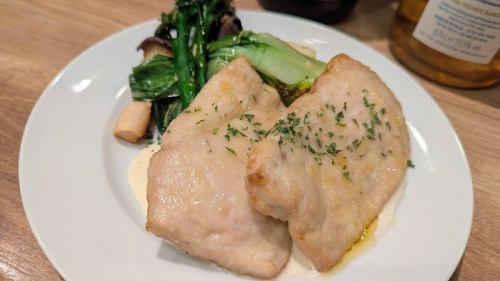 鶏もも肉のソテー レモンクリームソース