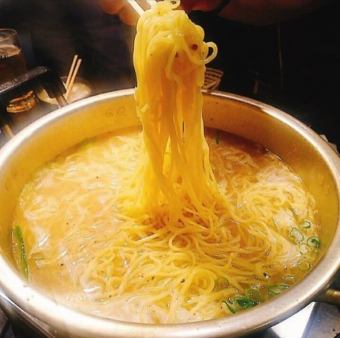 【締めにはコレ！】ラーメンそば