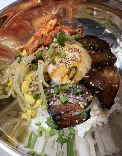 ビビンバ風煮豚丼