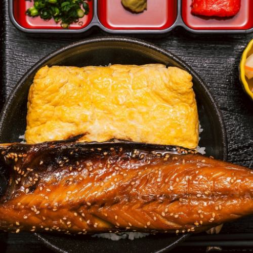 鲭鱼鸡蛋盖饭