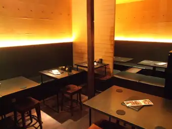 プチ宴会から女子会にも最適なテーブル席もご用意！素敵な時間をあっさり串焼○座菊名店で。
