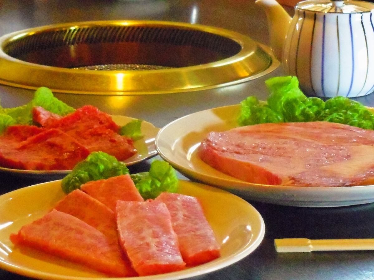 厳選されたお肉が種類豊富に勢揃い！山形牛を中心に新鮮で上質なお肉がいただける店。