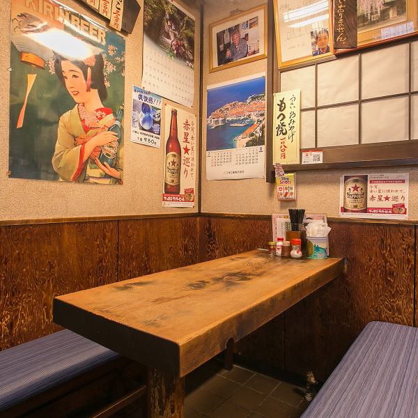 【A happy time with colleagues and friends ♪】 We have a table seating that can always sit for 4 to 5 people.Depending on the crowded situation, you may be asked to take a seat, but it is one of the charms that the circle spreads out among the guests strangely.