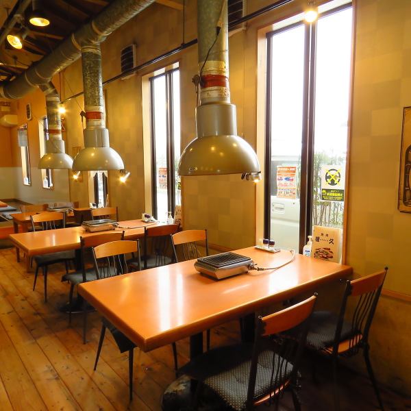 We also have table seating! Each table is equipped with ventilation equipment, so even those who are concerned about the smoke that is typical of yakiniku can use our restaurant with peace of mind.How about having some yakiniku at Enoku for dinner after a day out?