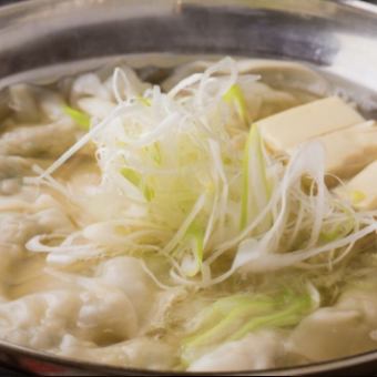 魚介系あご出汁スープの炊き餃子