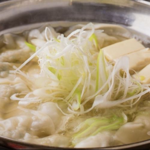 魚介系あご出汁スープの炊き餃子
