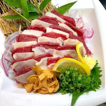 赤身馬刺し(タテガミ付き)