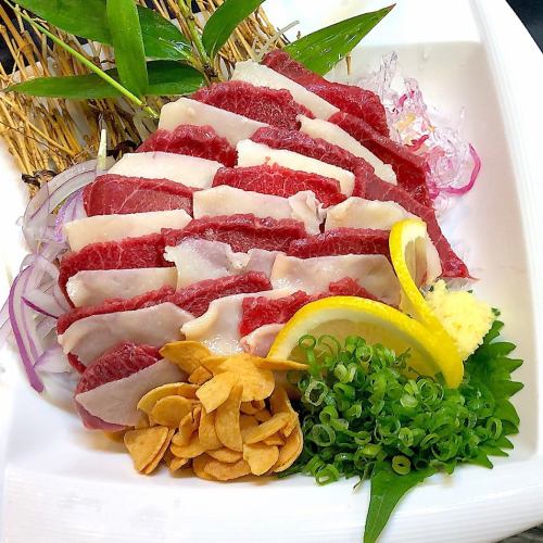 赤身馬刺し(タテガミ付き)