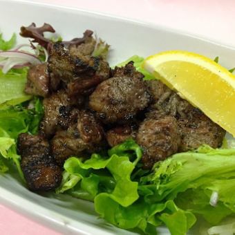 黒毛和牛のえんがわ炭火焼き