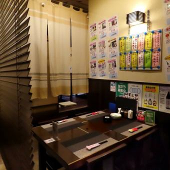 カジュアルに使えるテーブル席をご用意しています。仕事終わりのちょい飲みなど様々なシーンでどうぞ！