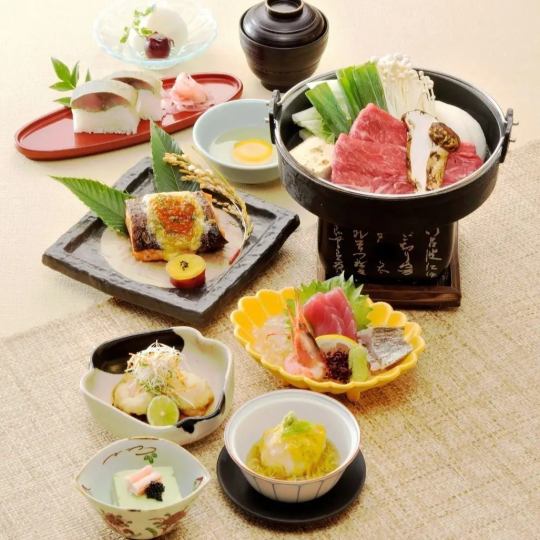 特别怀石套餐 15,000 日元 使用奢华食材的季节性怀石套餐，给人留下深刻印象和启发。