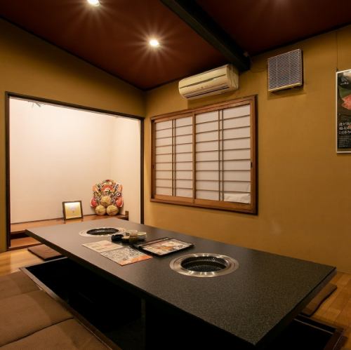 5名様までご利用頂ける落ち着いた雰囲気の掘りごたつ個室を完備。周りを気にせずにゆったりと寛いでお食事をお楽しみ頂けます。プライベート感のあるお部屋ですので、接待や大人のデート、誕生日や記念日のご利用にもおすすめ。 落ち着いた和の空間で、こだわりのお肉をごゆっくりお楽しみ下さい。ご来店お待ちしています。