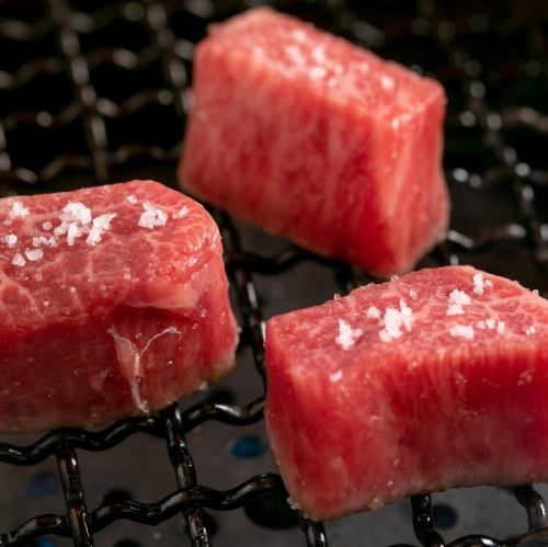 和牛もも肉の岩塩焼き