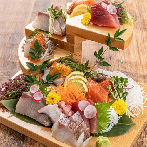 お刺身の階段盛り合わせなど、目でも愉しむ逸品の数々。