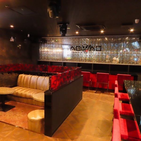 広々とした店内はどんな使い方にも対応できる万能空間！おしゃれに、シックに、みんなでワイワイ♪贅沢なひと時を過ごせること間違いなし！