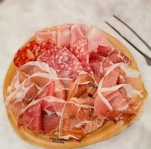 Our specialty! Assortment of 10 kinds of prosciutto, salami, and cooked ham