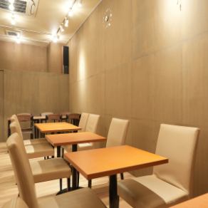 女子会利用に最適◎お洒落なインテリアと落ち着いた雰囲気の中で、ご友人との楽しい会話や美味しい料理をお楽しみいただけます。