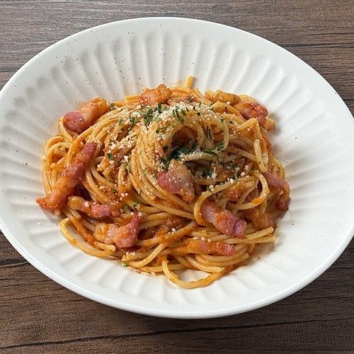 빵 체타 토마토 소스 파스타