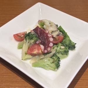 羅勒醃章魚和青花菜